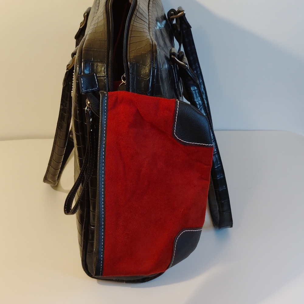 MobileEdge Black Leather Laptop Bag with Crocodile Texture - Picture 11 of 15